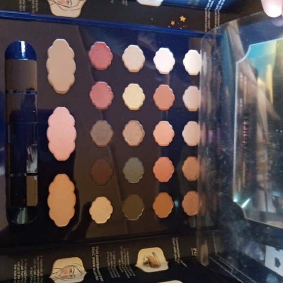 Makeup and extra bundle - Picture 5 of 6